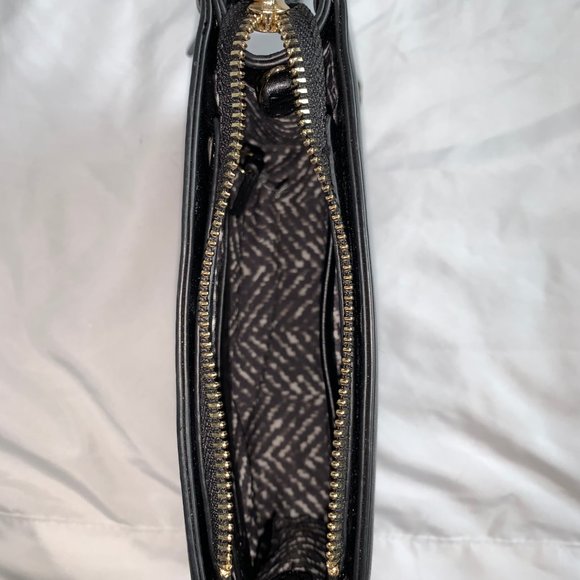 Izzy & Ali Hand Bag Black Leather - Picture 3 of 3